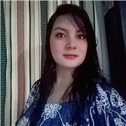 Profesora con ánimos de enseñar didácticamente, con buena actitud y buscando el bienestar de los estudiantes